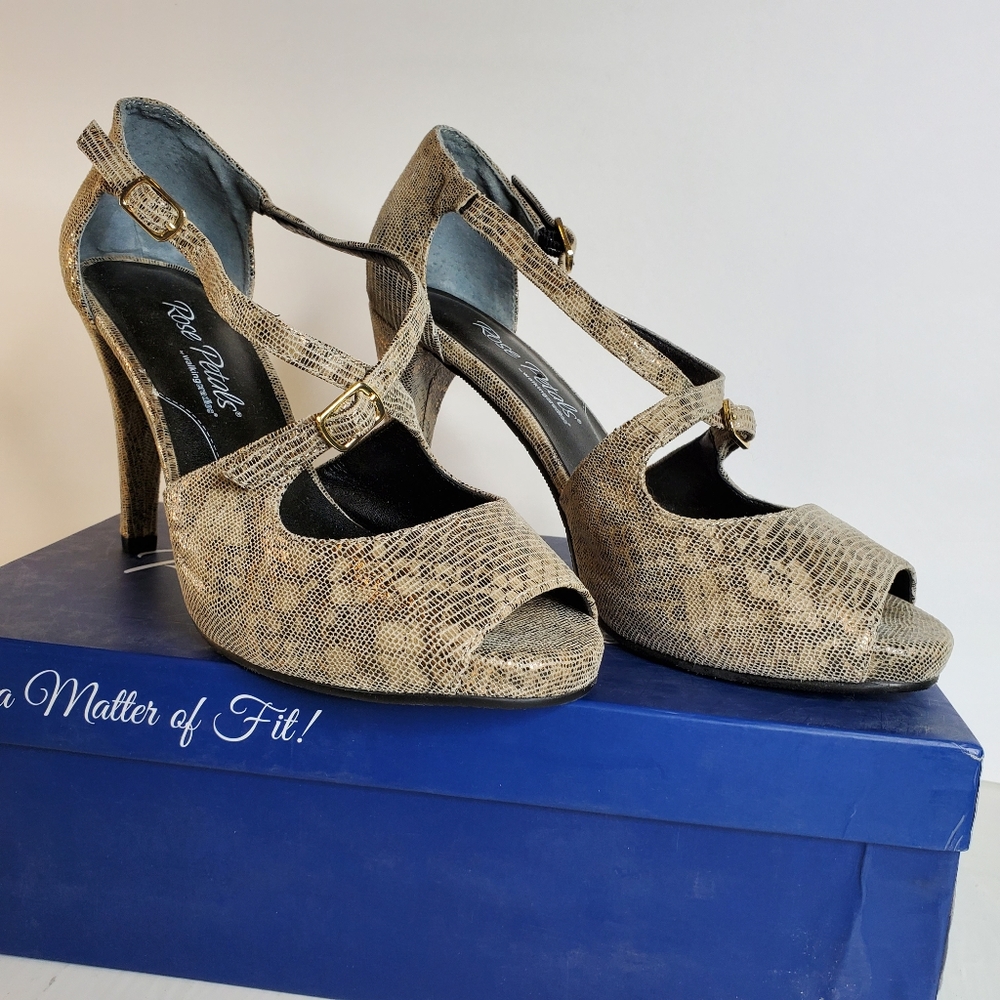 NIB! Rose Petals Lissa Crisscross Peeptoe Heel